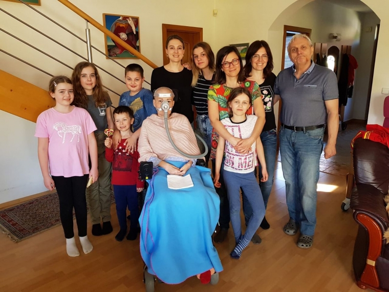 Mária Duračinská s priateľmi a rodinou